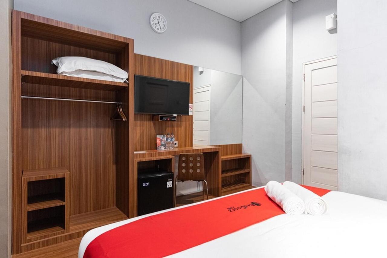 Reddoorz Premium Near Centre Point Mall Medan Kültér fotó